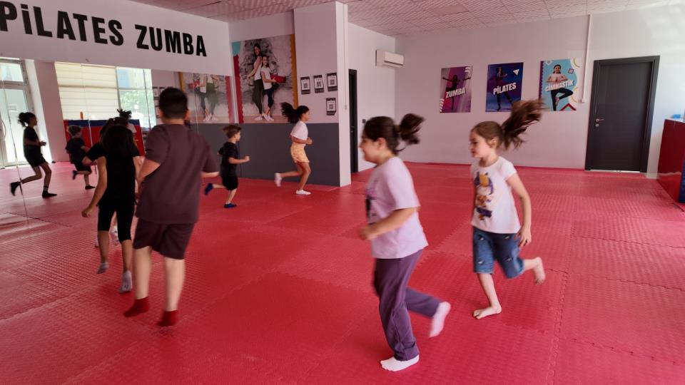 Merkezefendi'de Minik Cimnastikçiler Yazı Sporla Geçiriyor